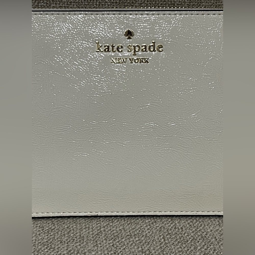 Kate Spade New York White Zip-Around Wallet NWT - Picture 4 of 7